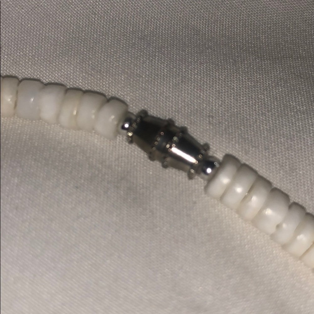 White Shell Necklace - Picture 3 of 3